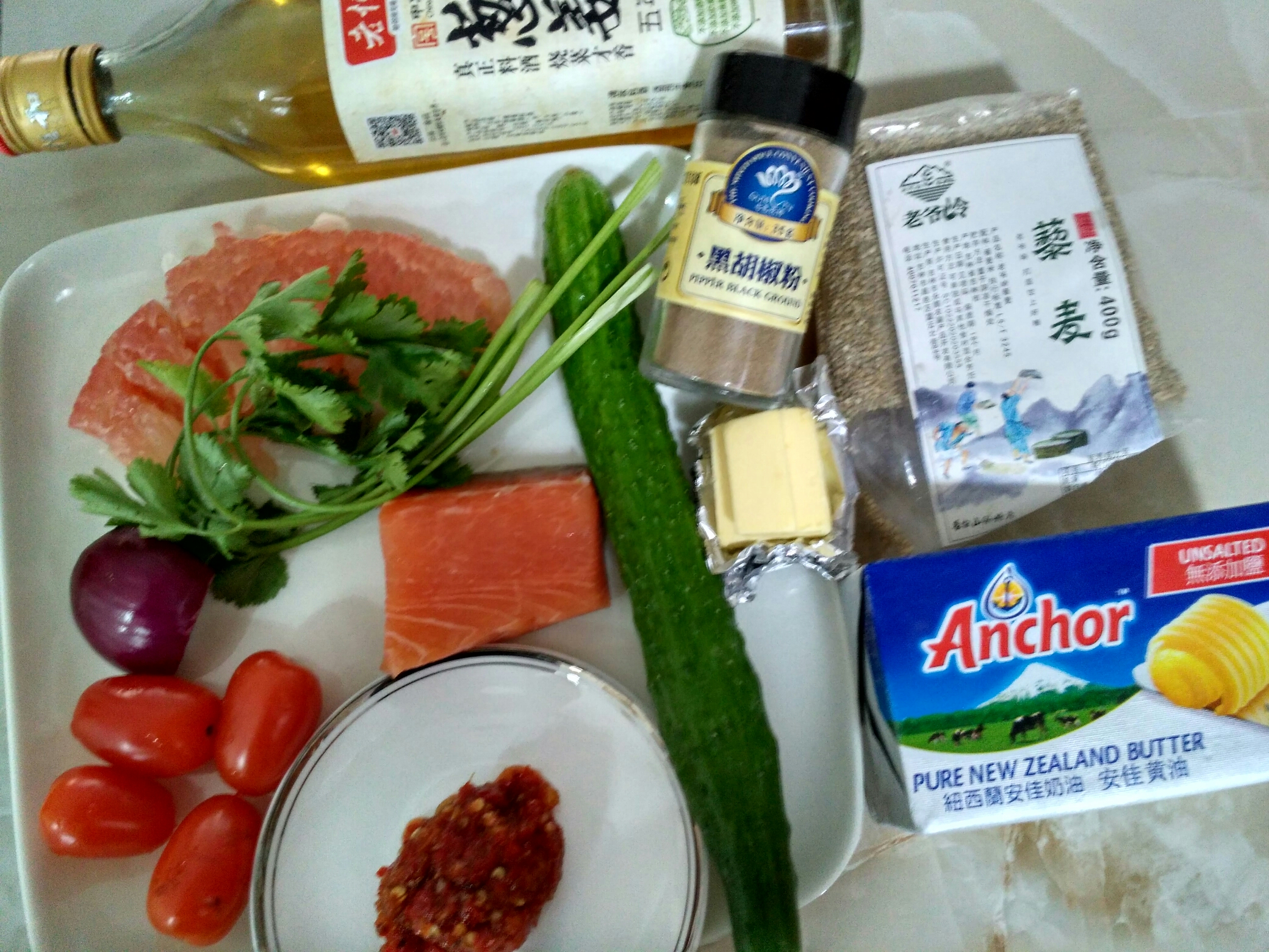 藜麥黃油香煎三文魚紅心柚子沙拉[一家人的幸福滋味]的做法 步骤1