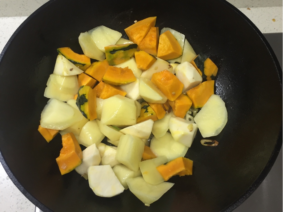 土豆窩瓜炖芸豆的做法 步骤6