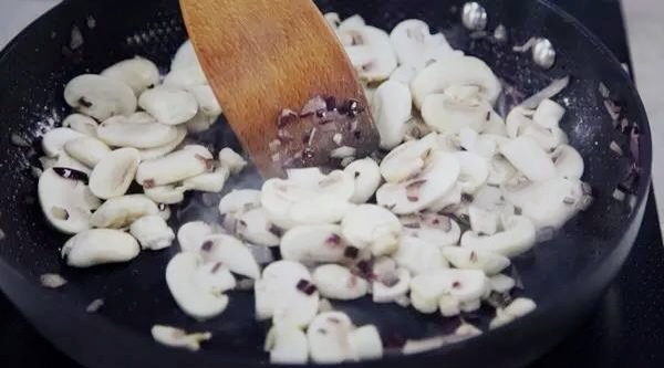 香滑濃醇奶油蘑菇湯—君之配方的做法 步骤4
