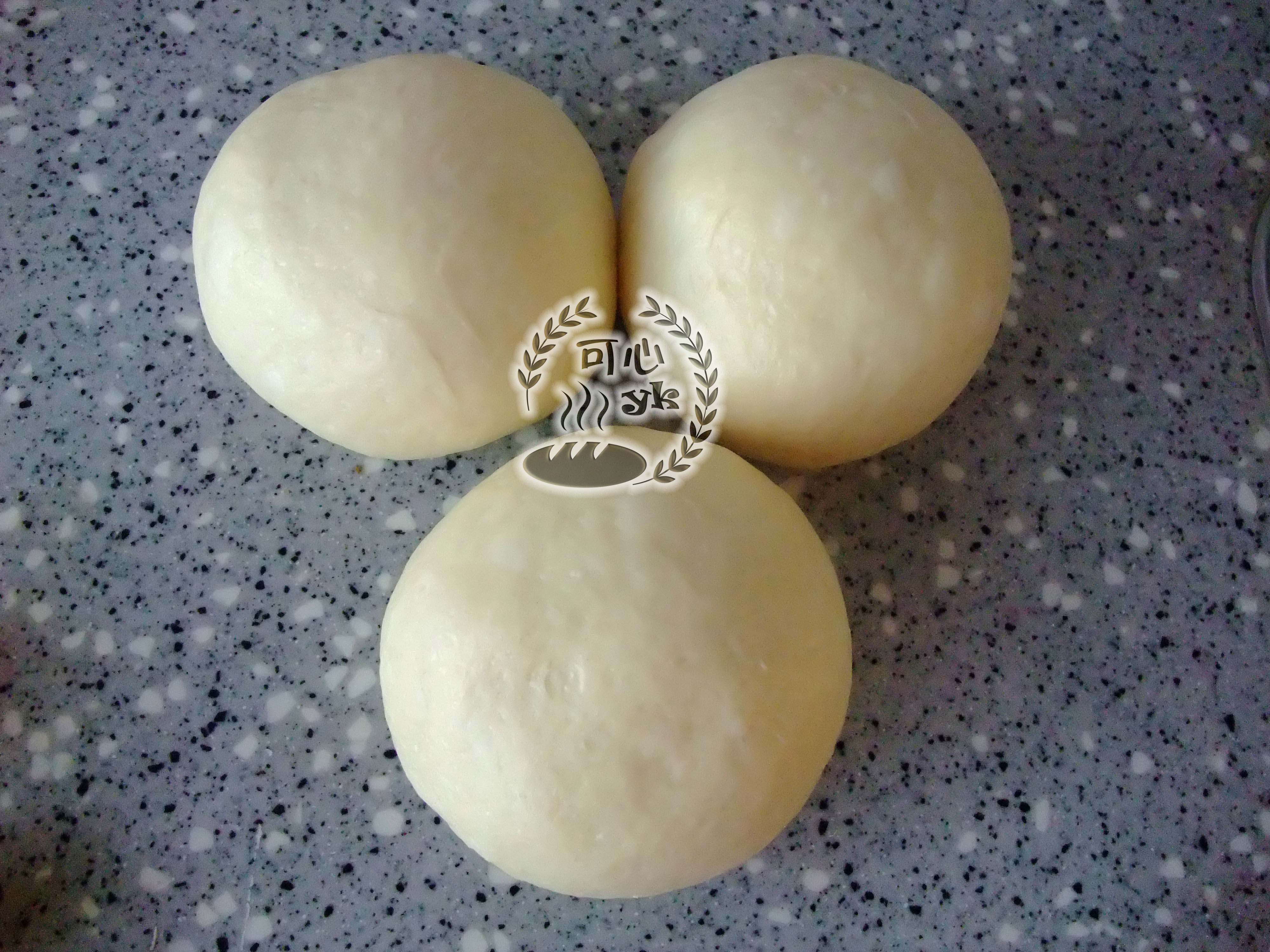 喜慶的三股辮子花環面包的做法 步骤3