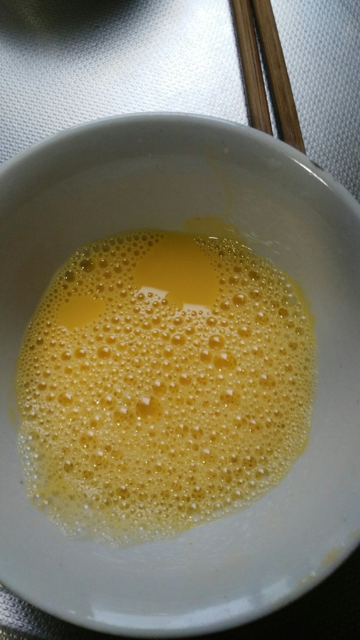 寶寶輔食-蛋黃炖蛋的做法 步骤1