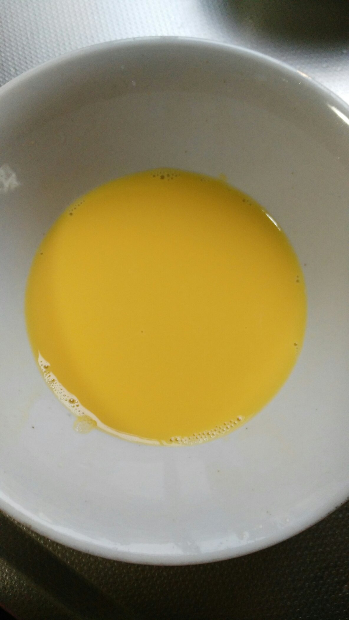 寶寶輔食-蛋黃炖蛋的做法 步骤2