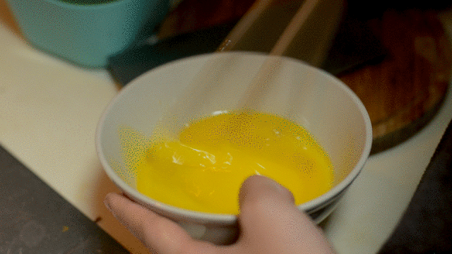 【剩飯殺手】金黃燦燦蛋炒飯的做法 步骤2