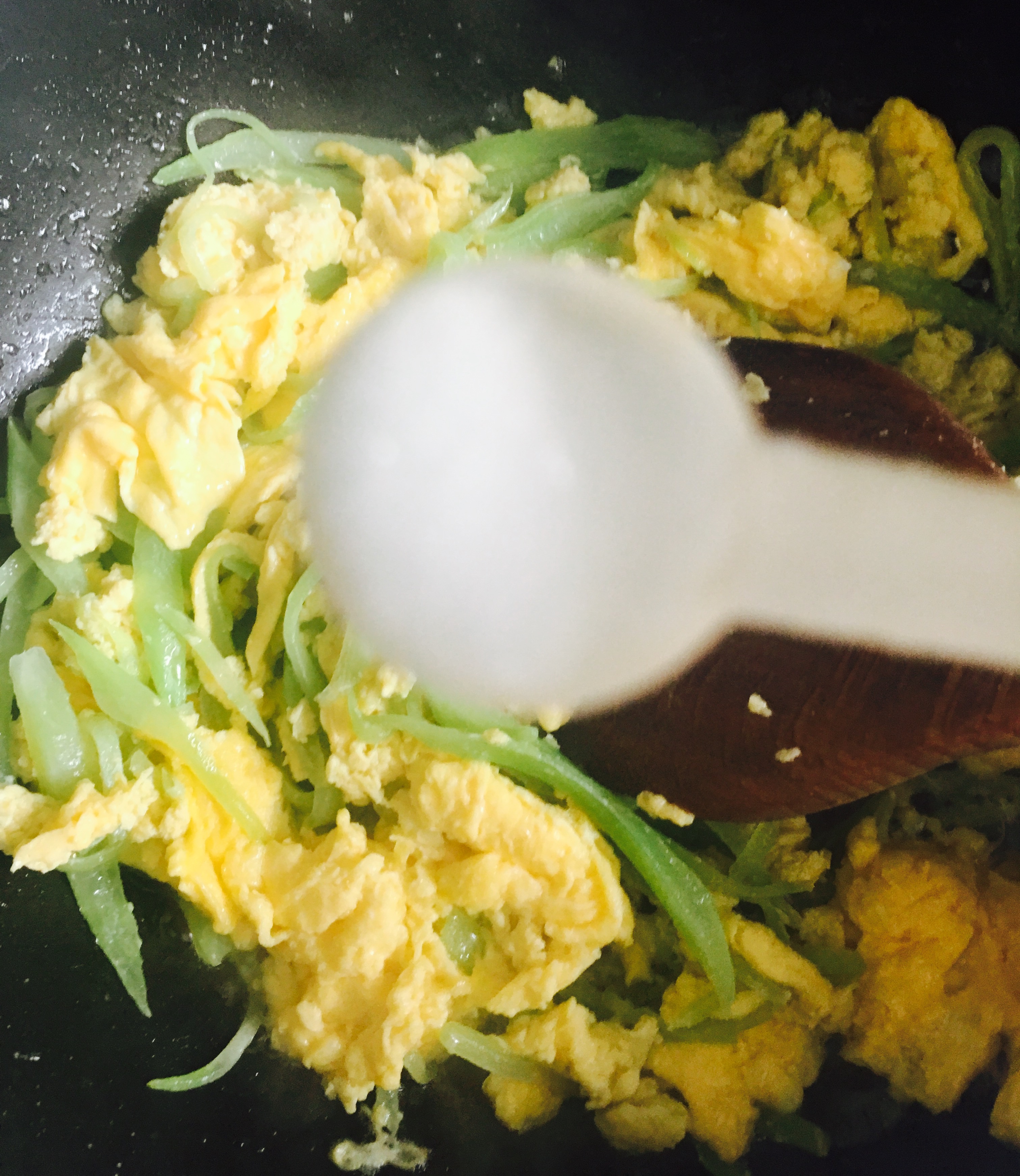 咸肉萵筍葉菜飯配萵筍炒蛋的做法 步骤10