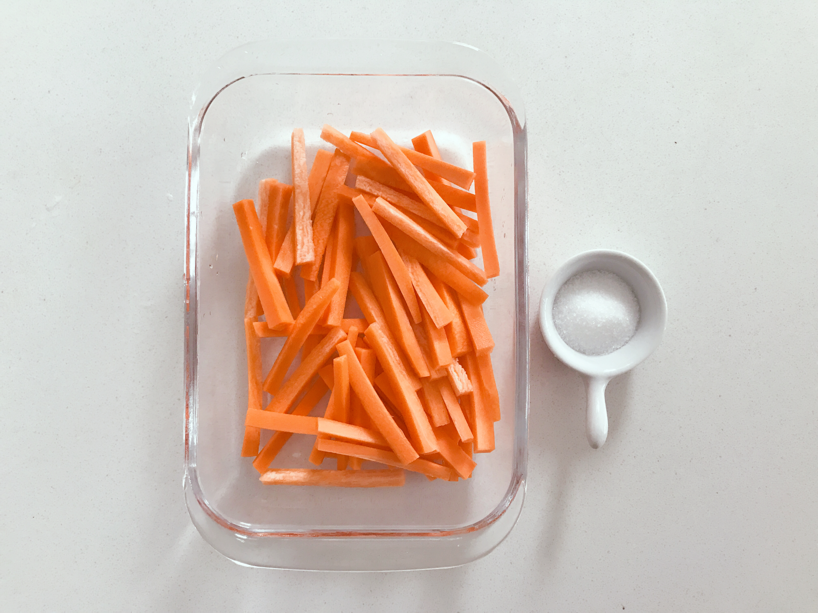 寶寶輔食︰胡蘿卜脆脆條—你還能找到比這個更健康營養的小零嘴嗎？還能強化寶寶視力哦！18M+的做法 步骤1