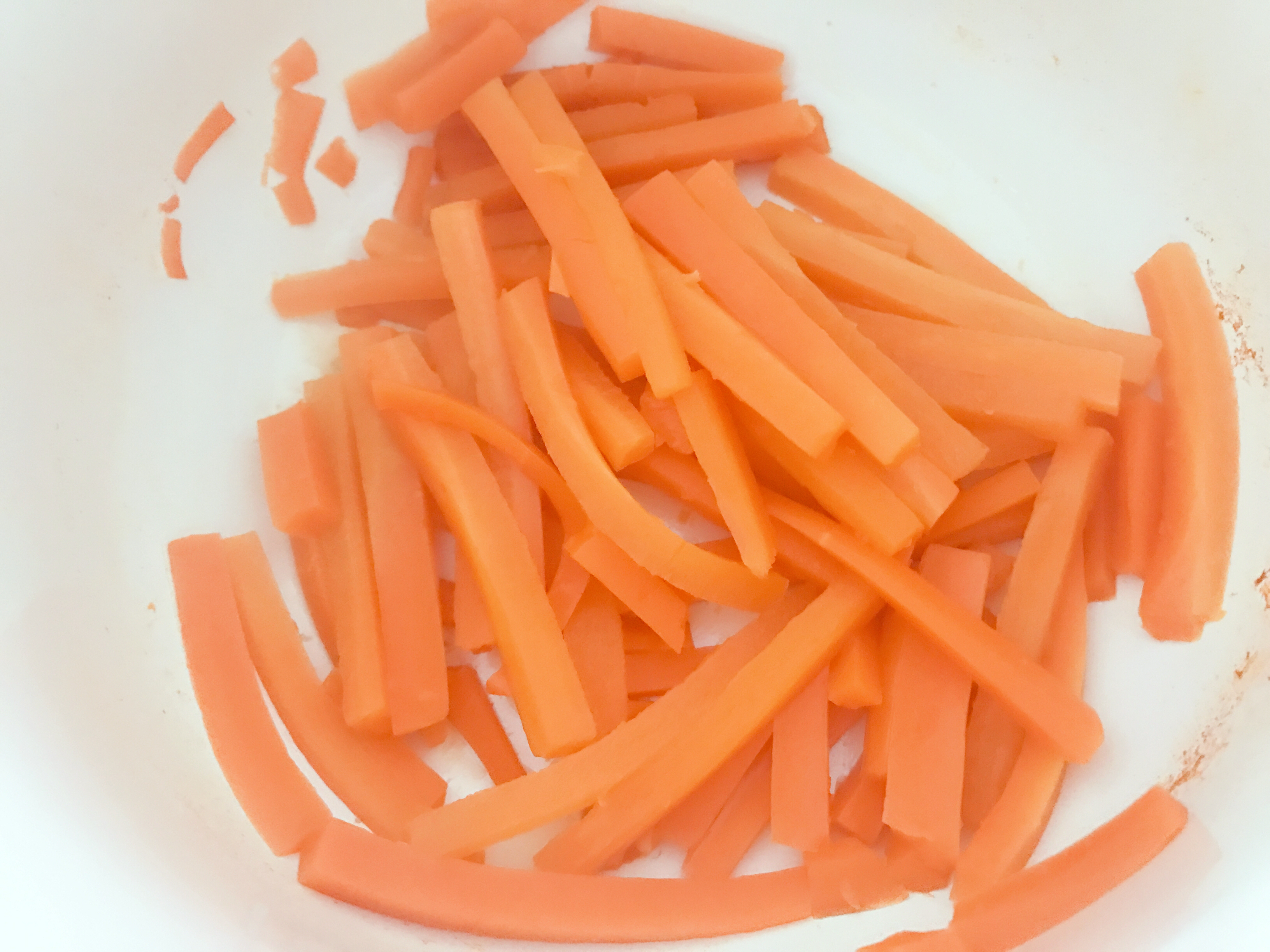 寶寶輔食︰胡蘿卜脆脆條—你還能找到比這個更健康營養的小零嘴嗎？還能強化寶寶視力哦！18M+的做法 步骤4