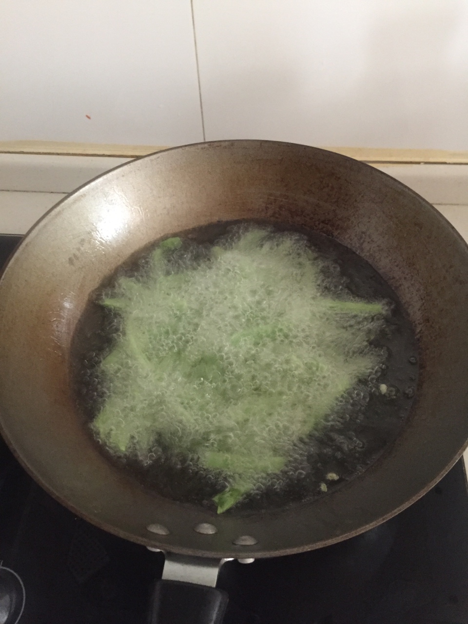 咸蛋黃焗四季豆的做法 步骤2