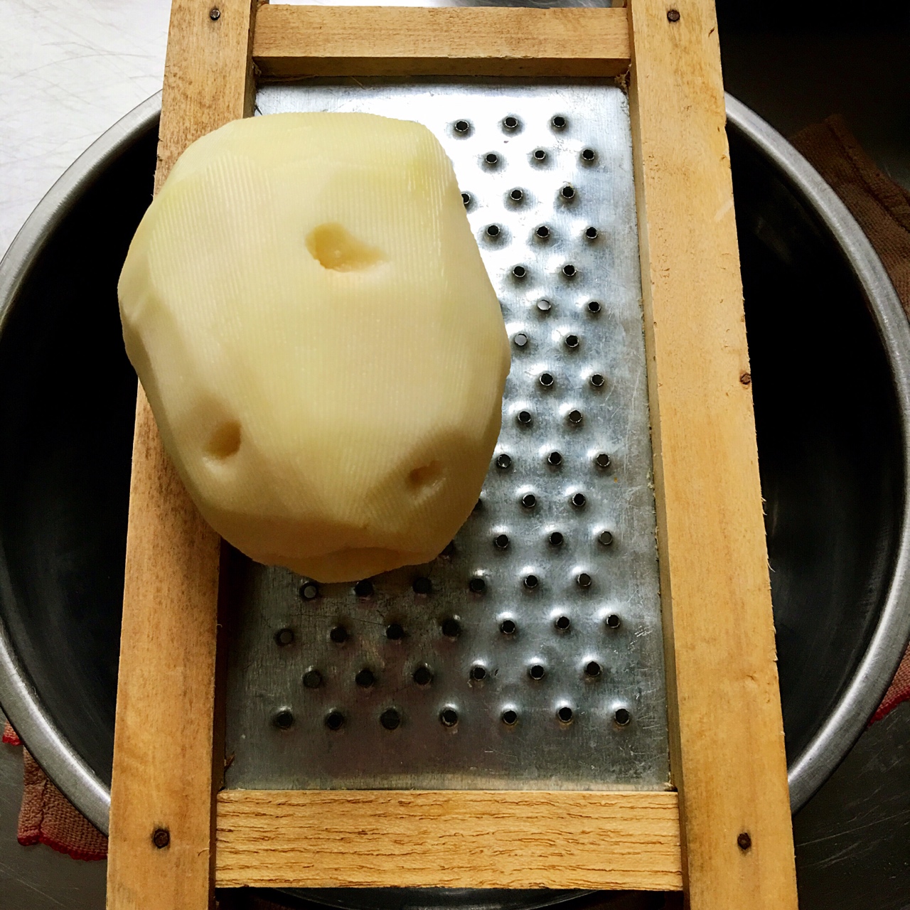 陝北特色小吃——黑愣愣（洋芋饃饃）的做法 步骤1