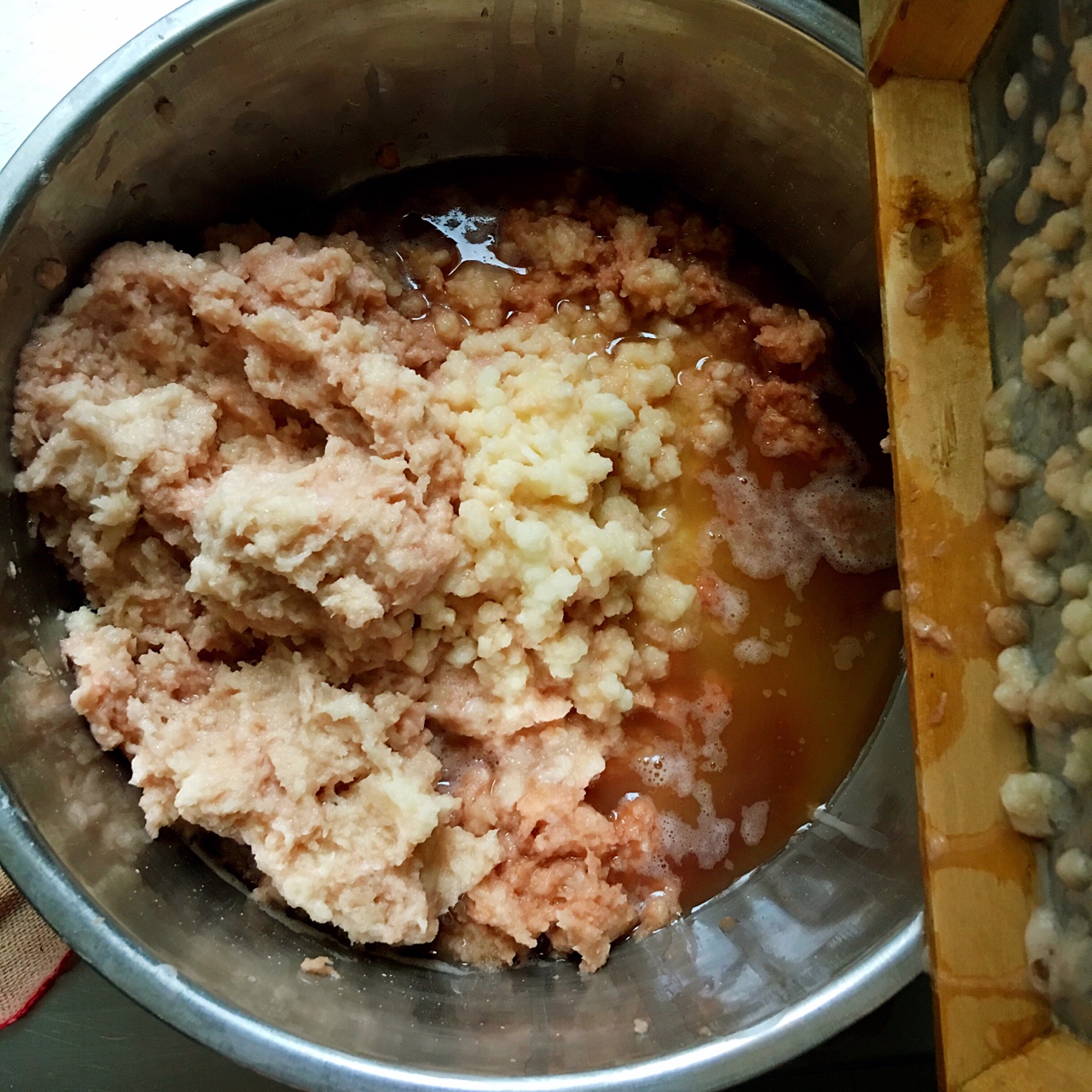 陝北特色小吃——黑愣愣（洋芋饃饃）的做法 步骤3
