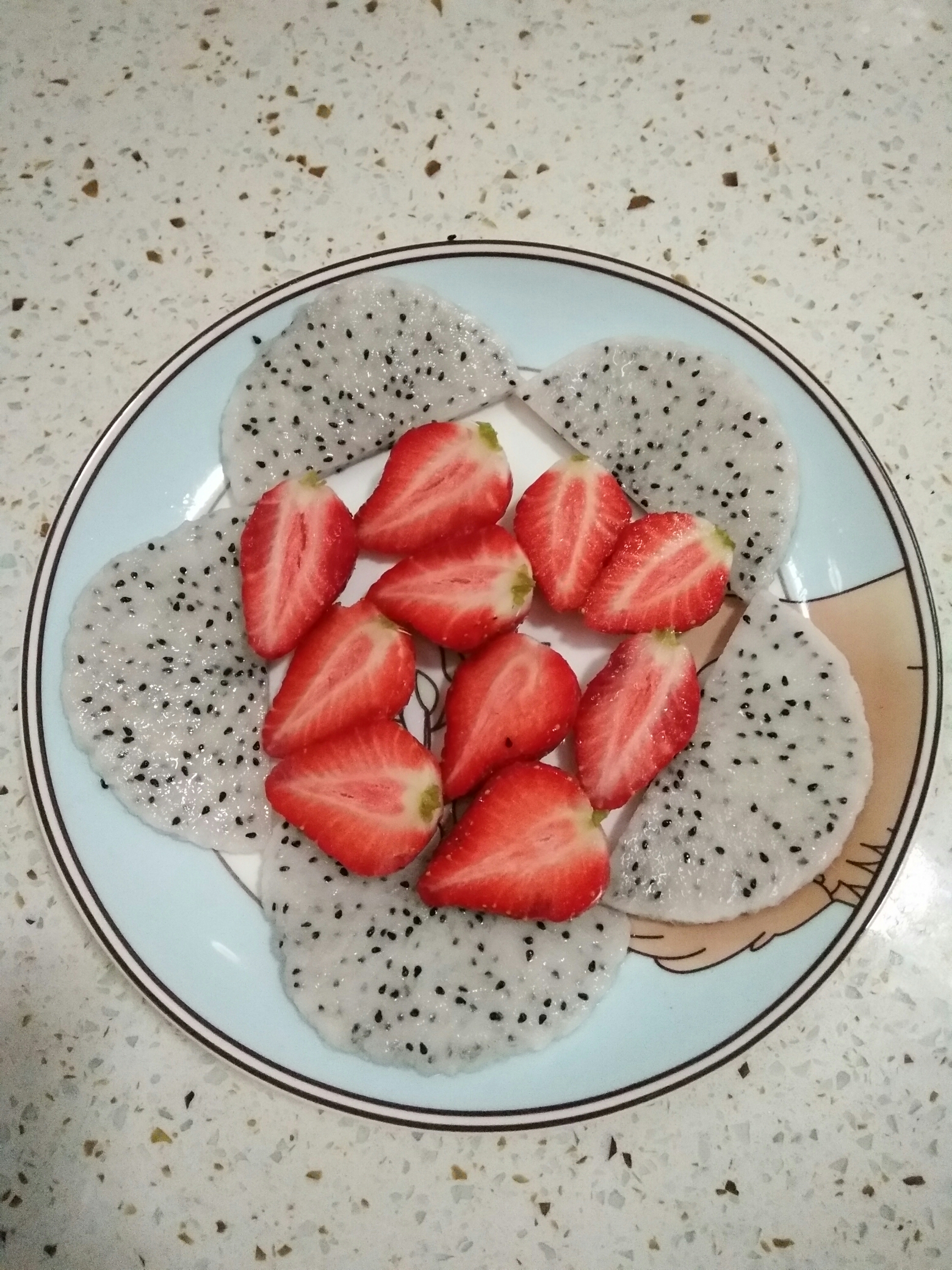 草莓火龍果拼盤的做法 步骤1