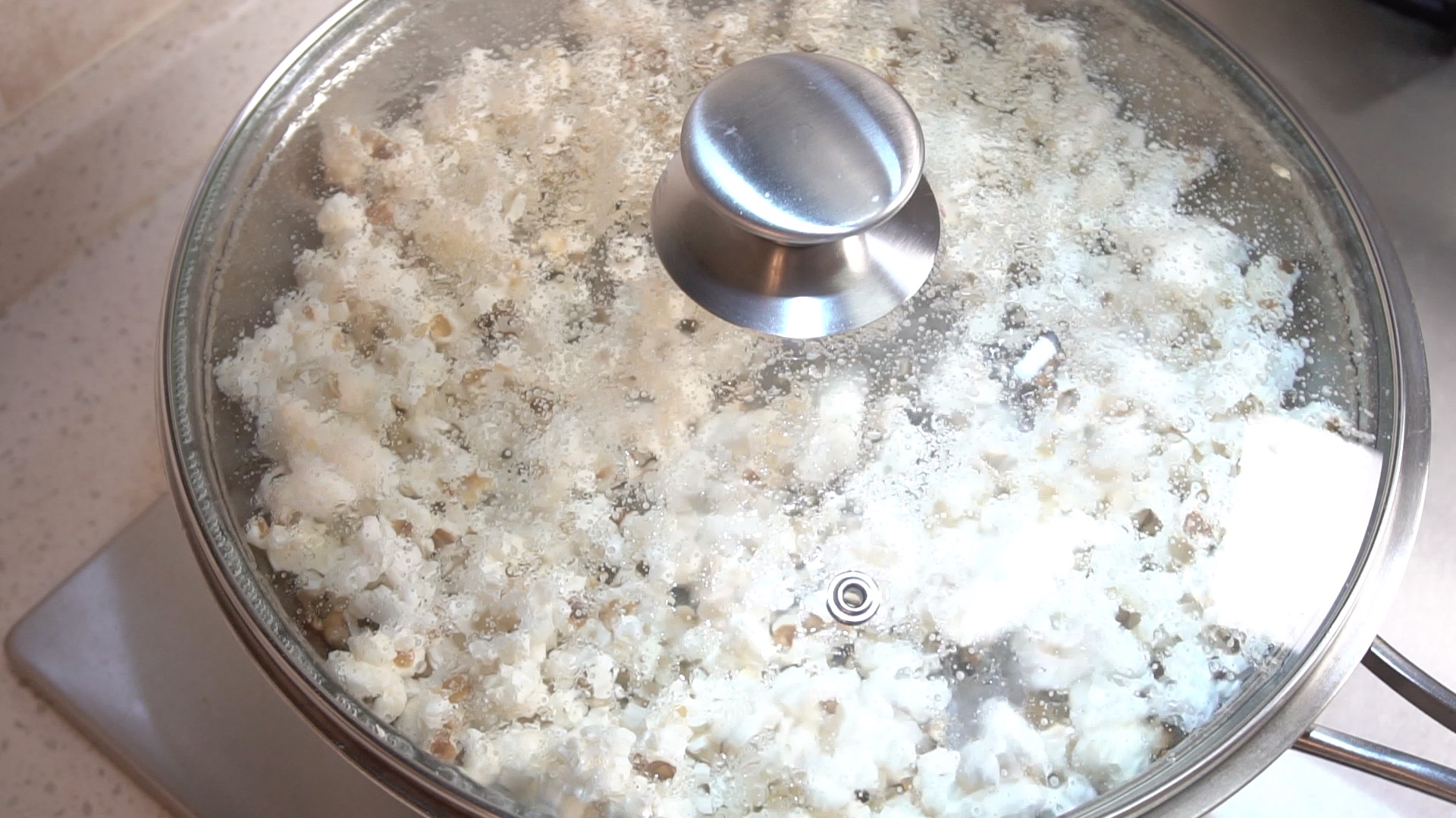 視頻 自制焦糖爆米花的做法 步骤4
