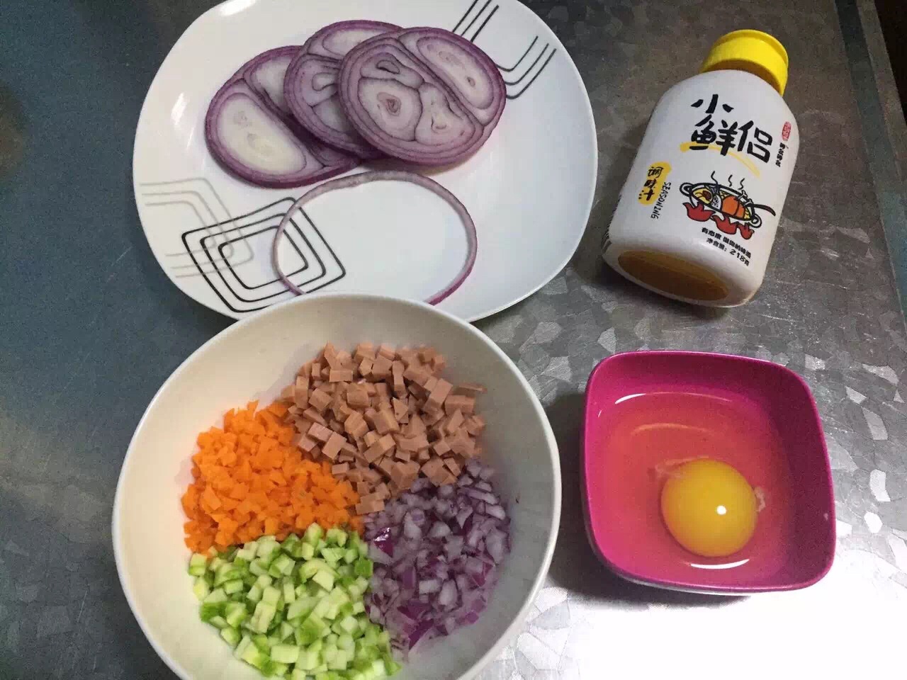 洋蔥卷雞蛋餅的做法 步骤1
