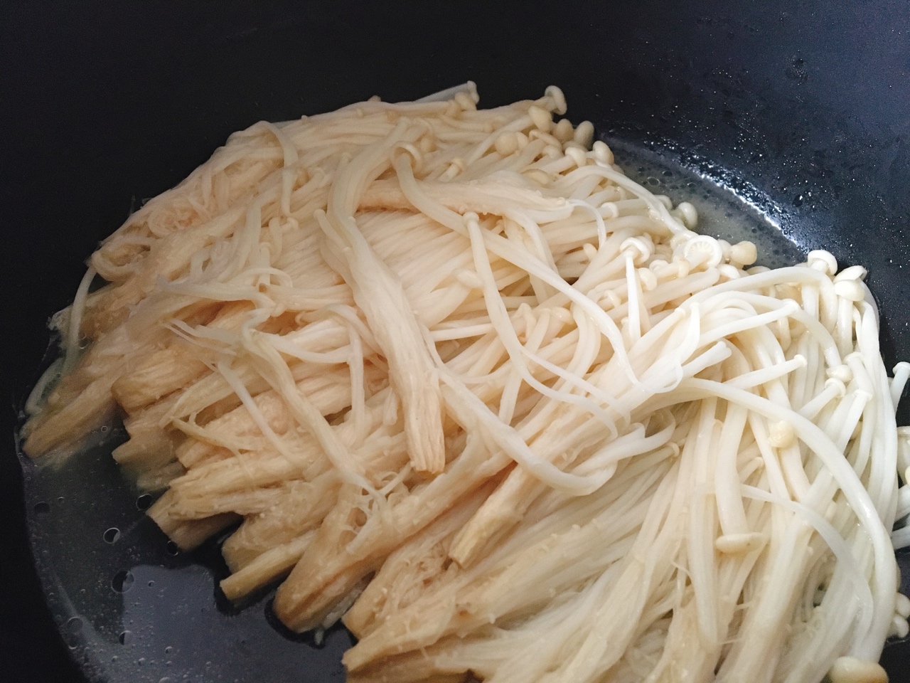 電飯煲版培根金針菇卷的做法 步骤4