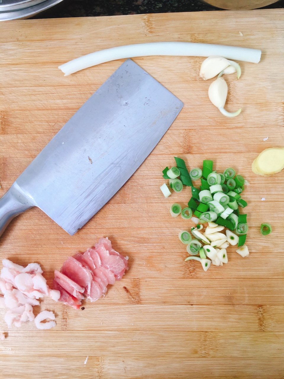 香菇白菜炖豆腐的做法 步骤2