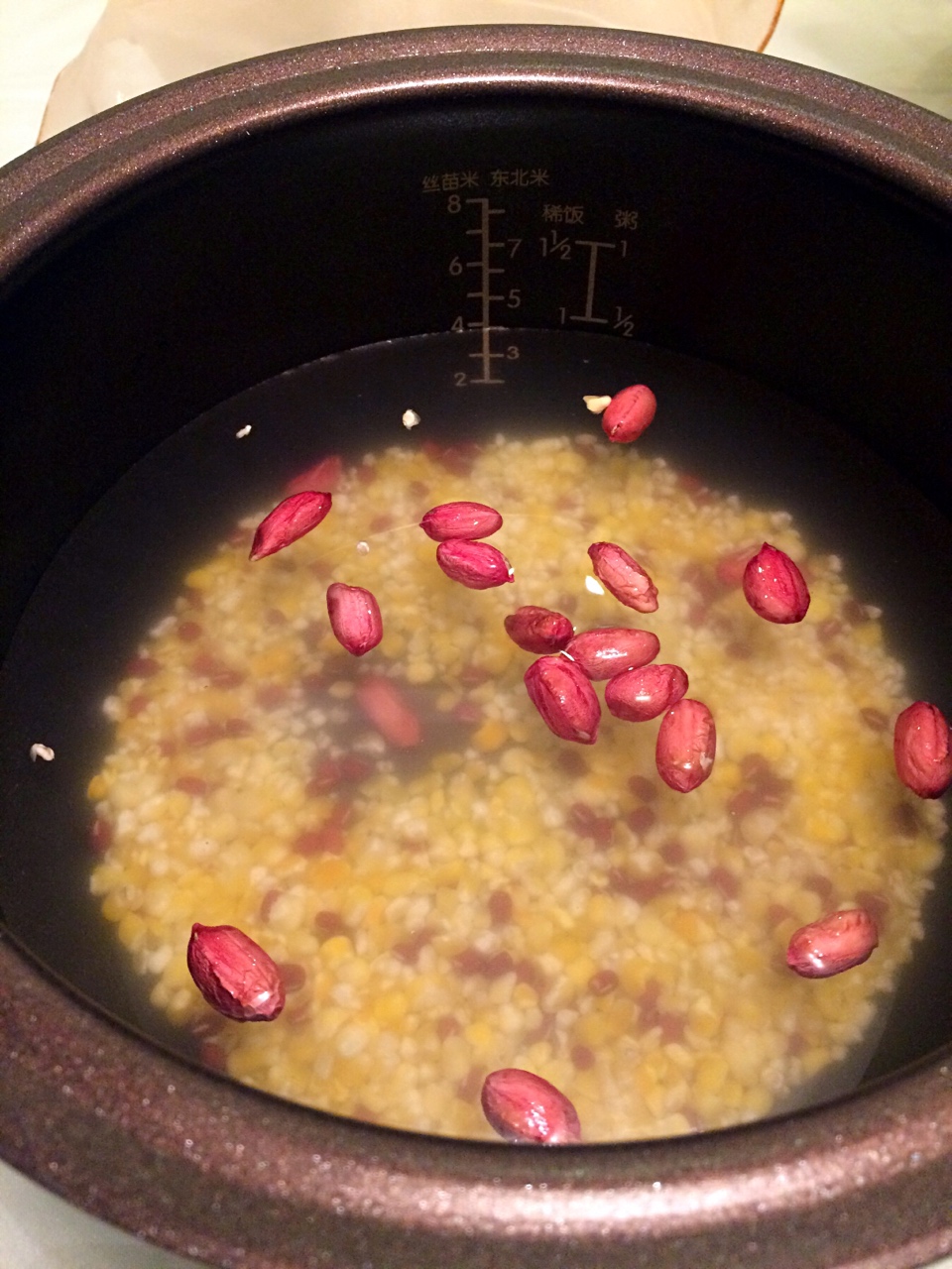 東北苞米碴子粥的做法 步骤2