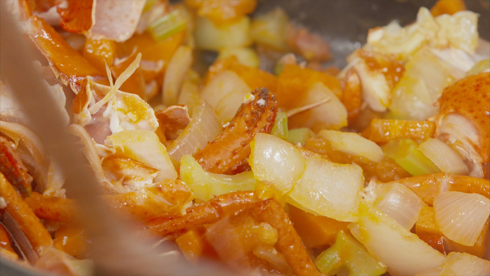 龍蝦濃湯與香煎蝦段，鮮美不浪費的做法 步骤4