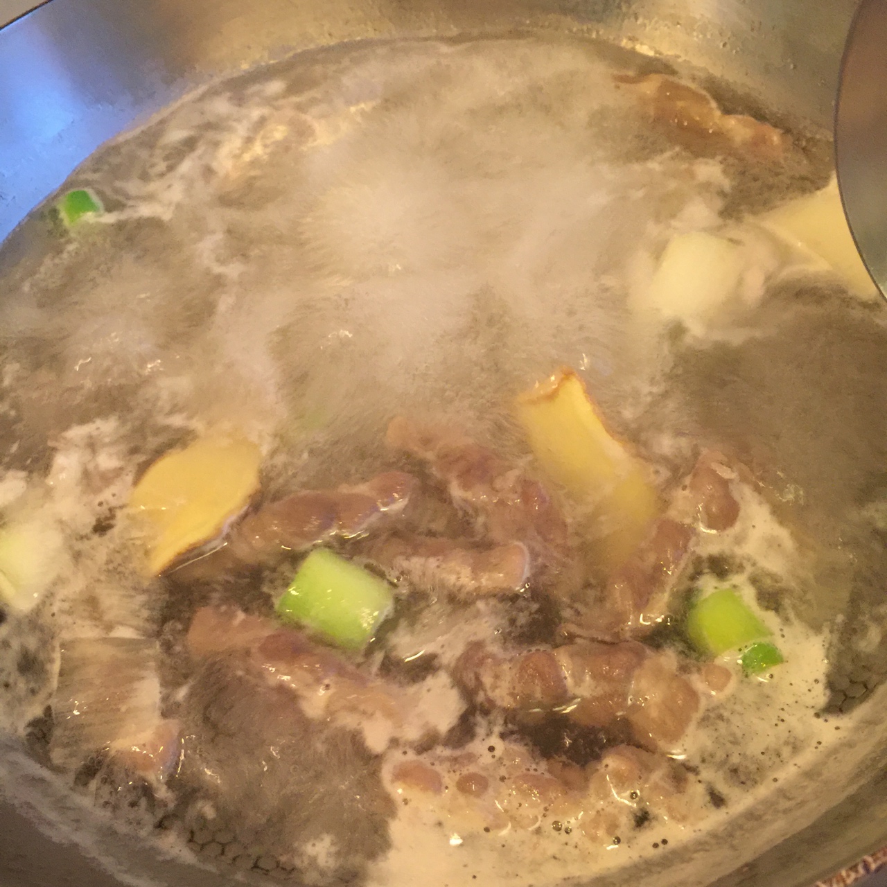 喂飽小怪物速成班－暖胃暖身的羊肉湯面片兒的做法 步骤6