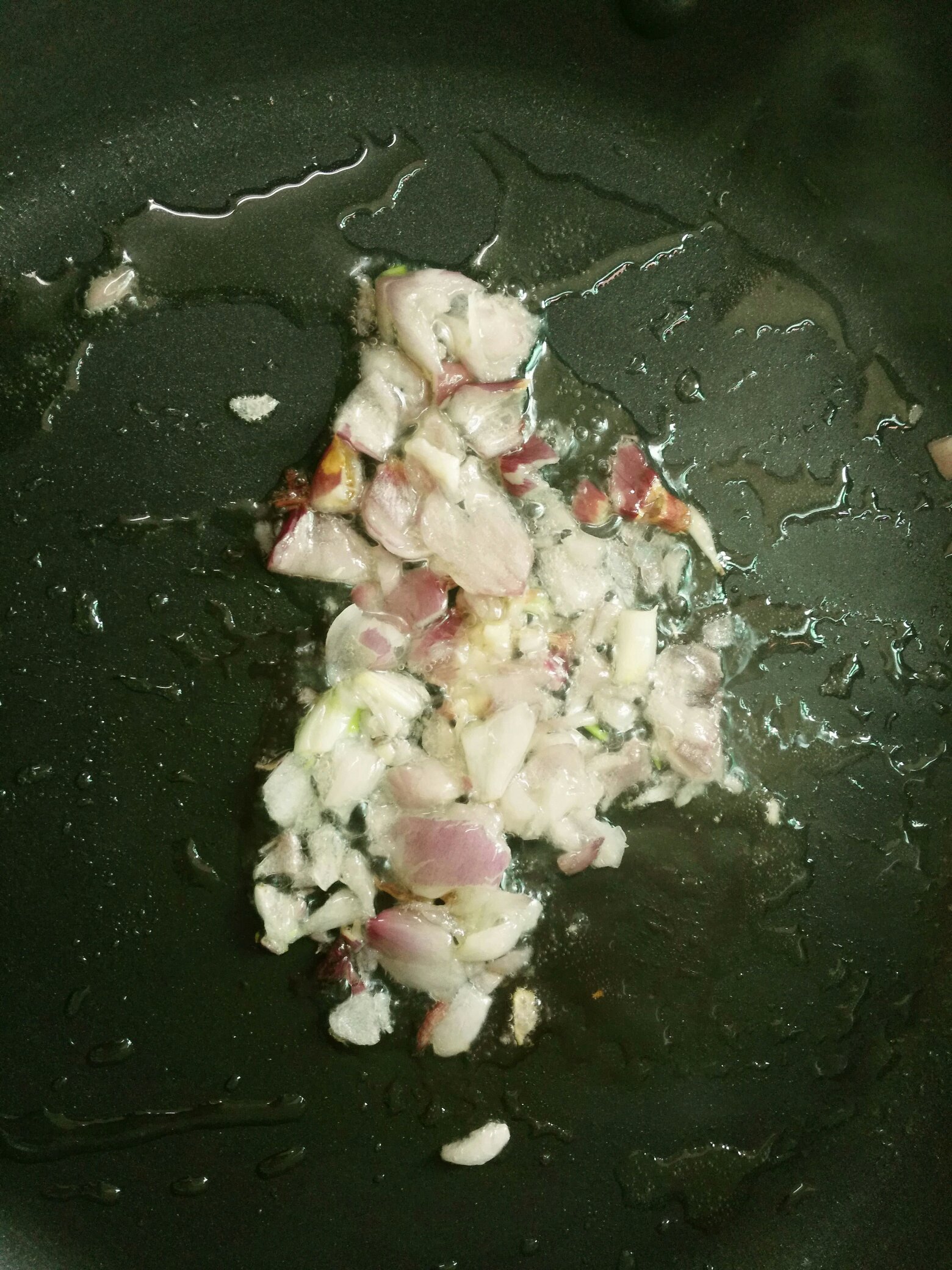 豆苗蘑菇皮蛋上湯的做法 步骤2