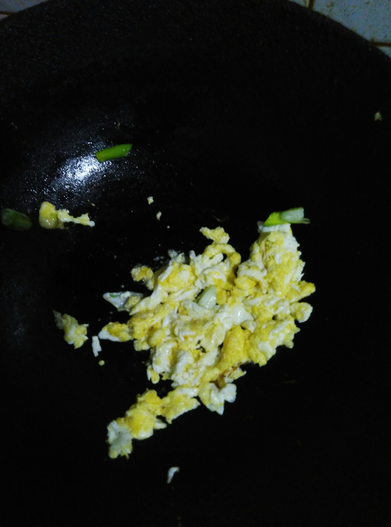 蘑菇炒雞蛋【快手菜】的做法 步骤2