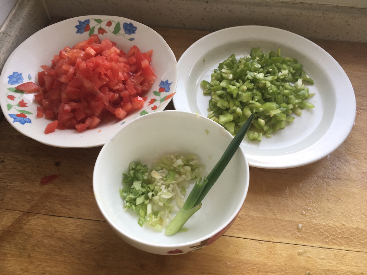 蔬菜拌面的做法 步骤1