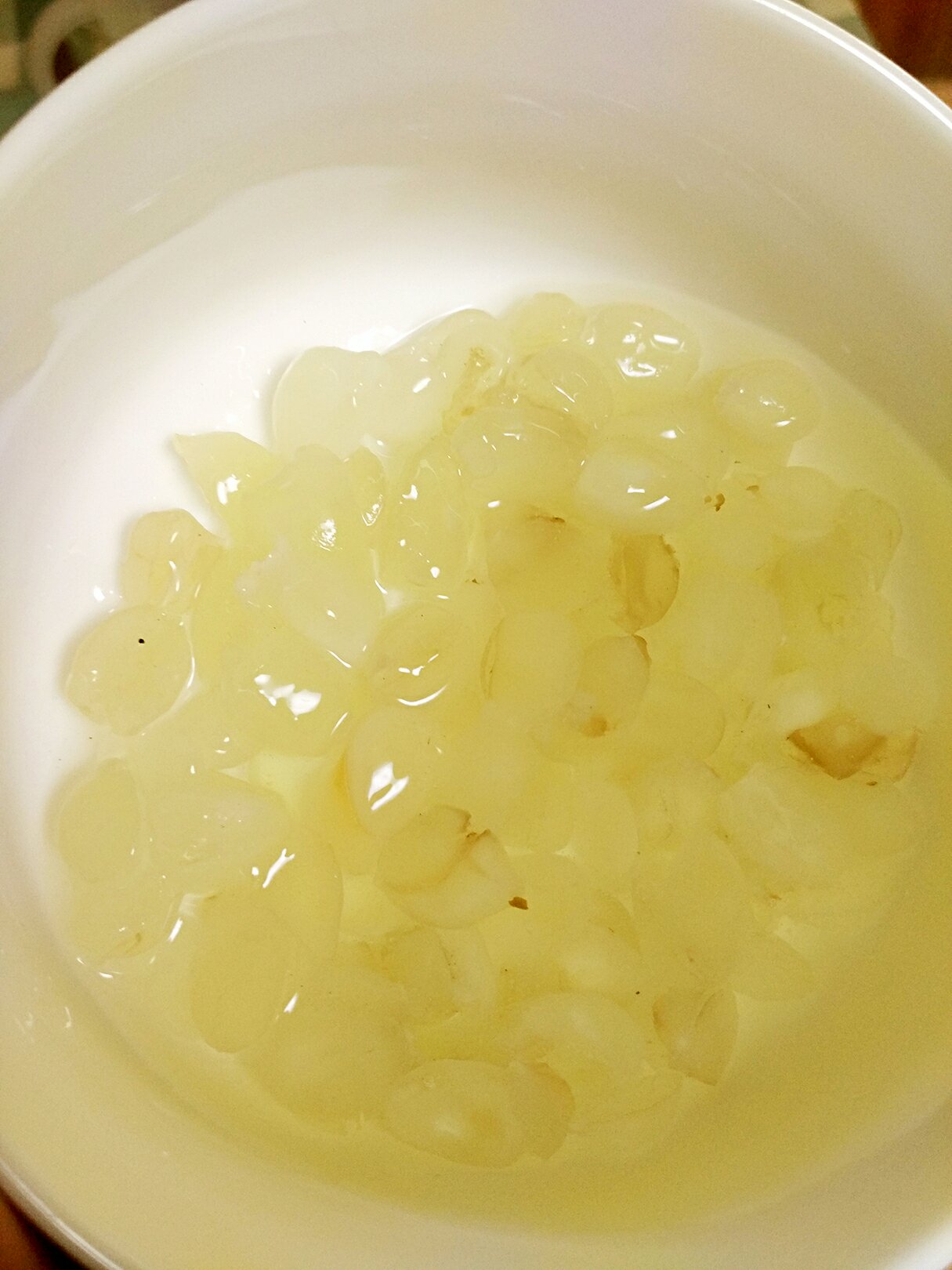 銀耳雪燕桃膠皂角米羹的做法 步骤2