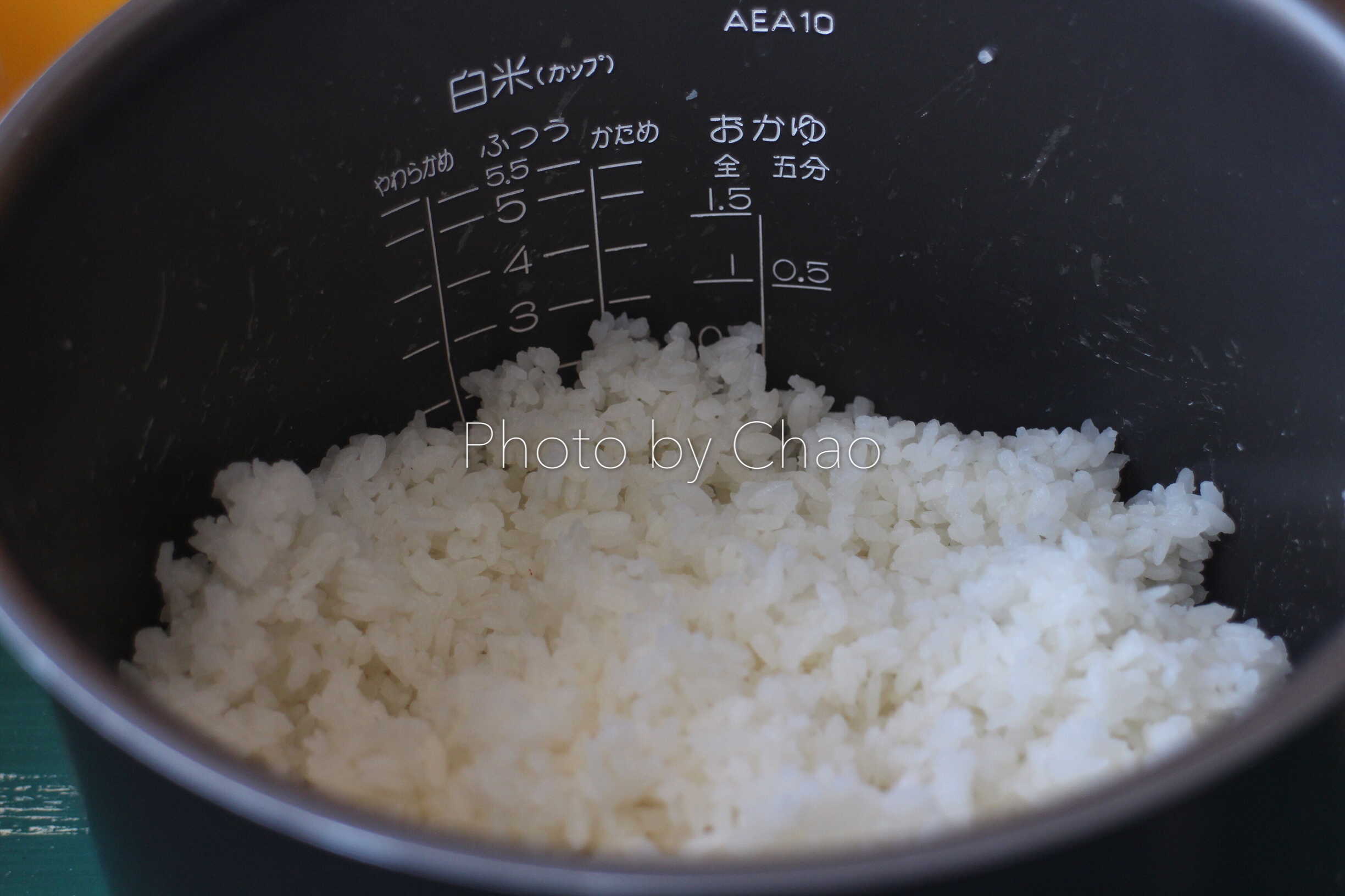 火腿蛋炒飯（用新鮮米飯炒出顆粒分明蛋炒飯）的做法 步骤2