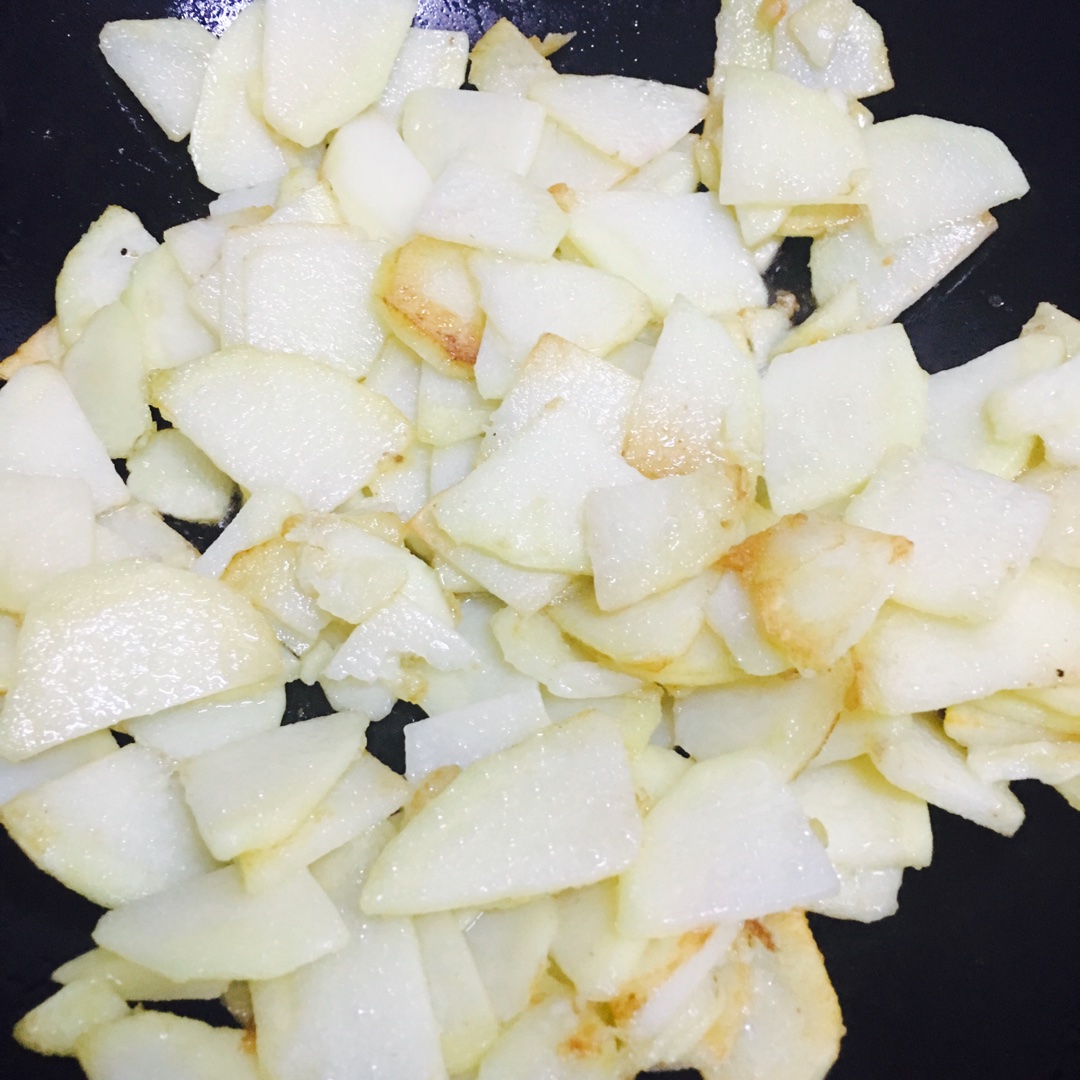 青椒土豆，素菜也可以香香的的做法 步骤1