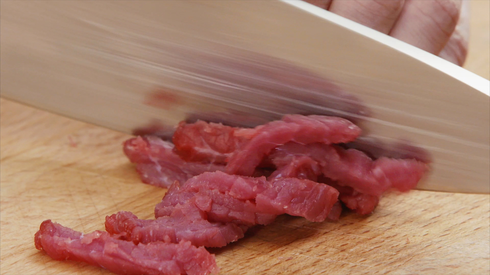 芹菜炒牛肉，鮮香嫩滑有三招的做法 步骤1