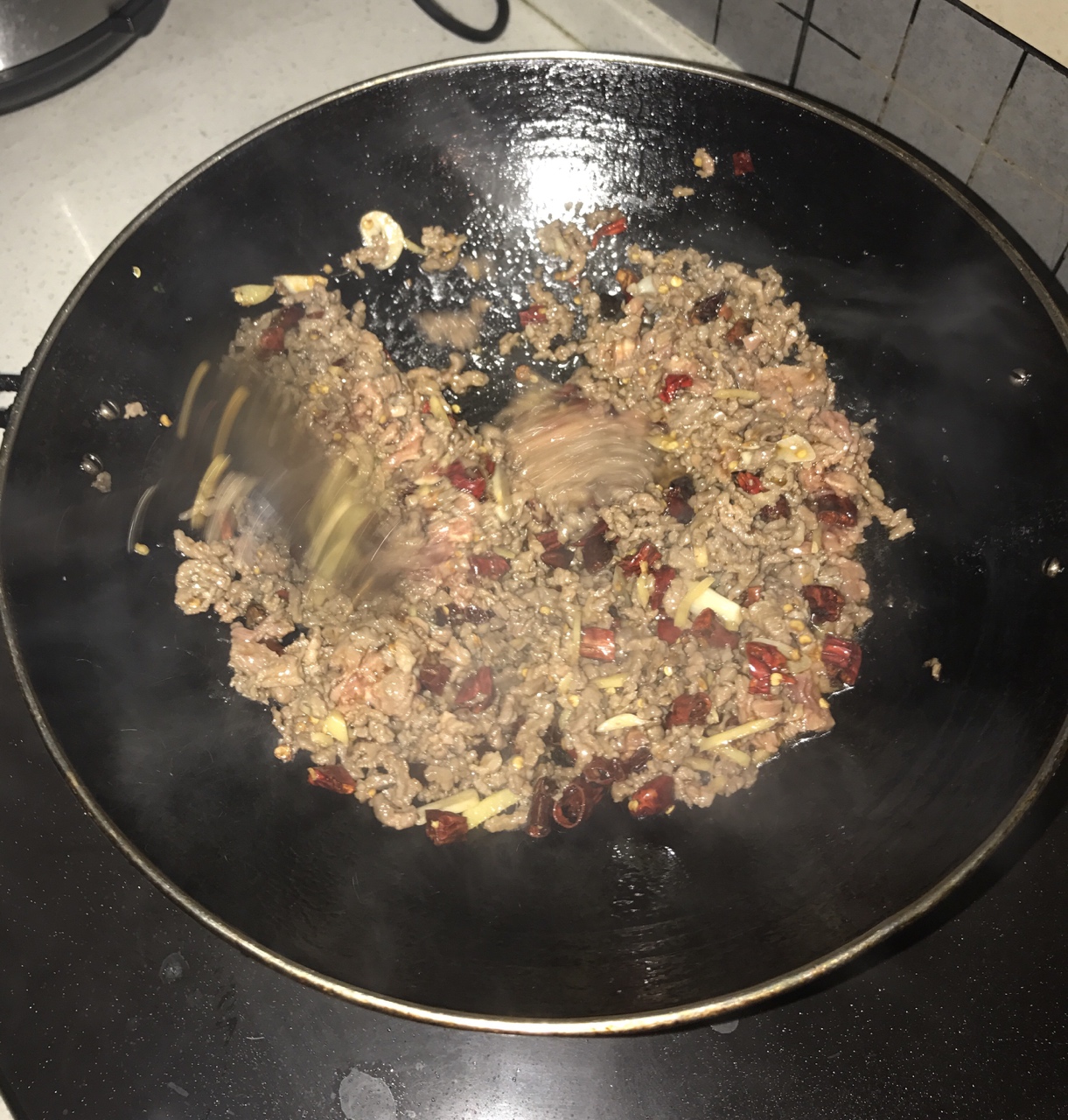 干鍋牛肉炒蘿卜的做法 步骤4