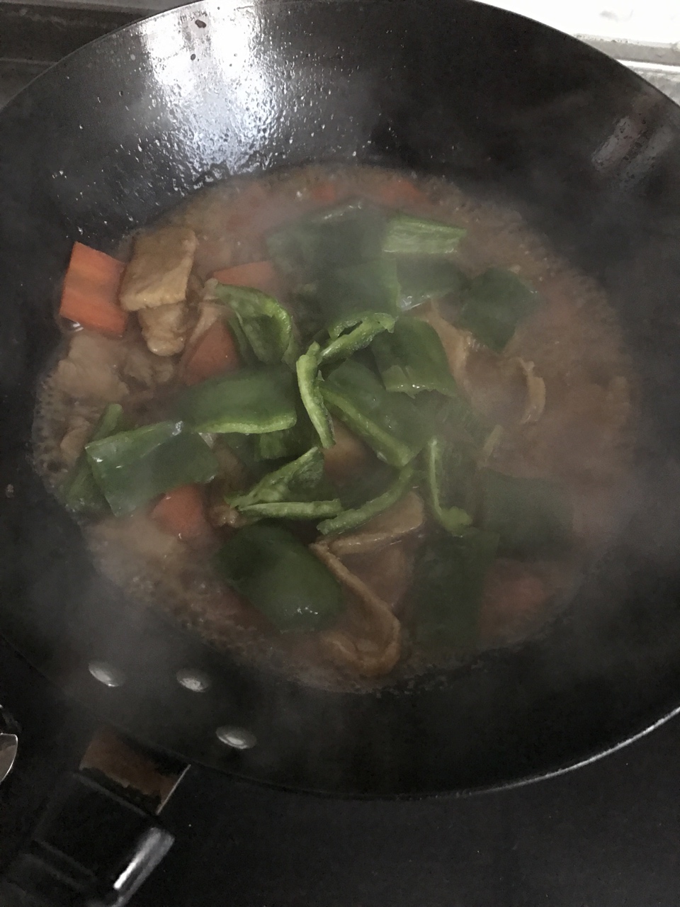 青椒胡蘿卜炒大肉片的做法 步骤10