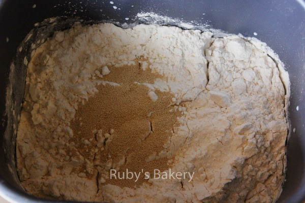 肉桂葡萄干面包（Cinnamon Raisin Bread）的做法 步骤1