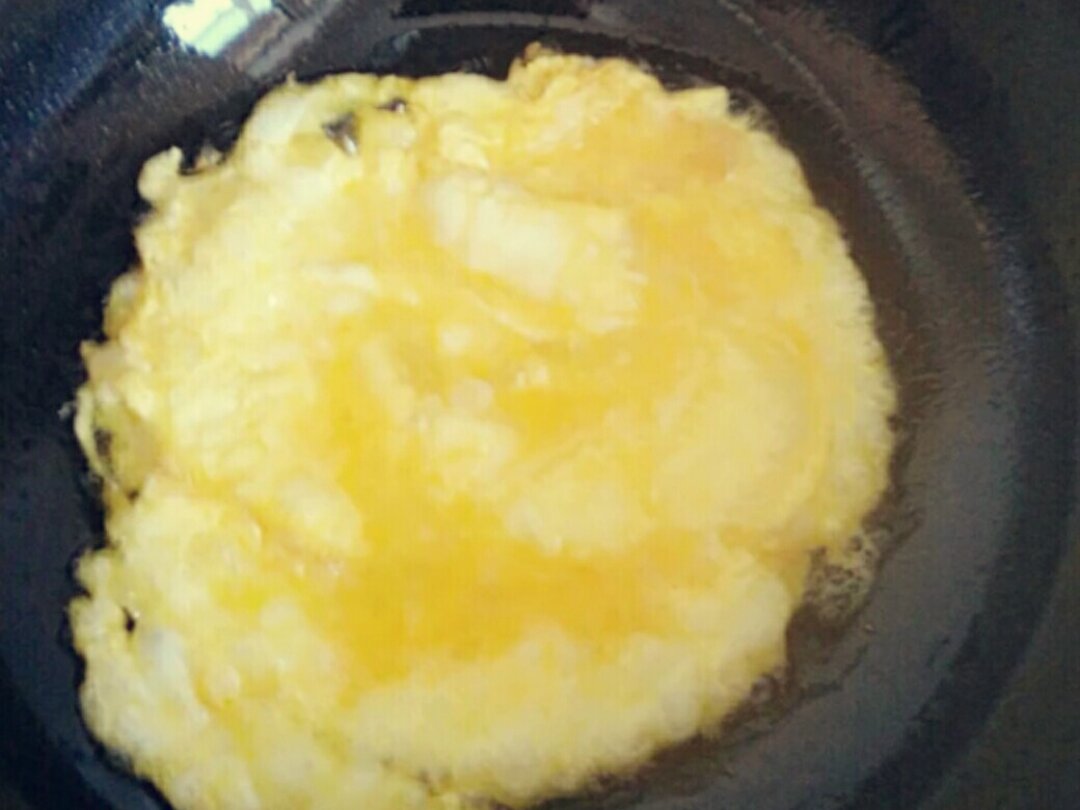 蒜苗炒雞蛋的做法 步骤3