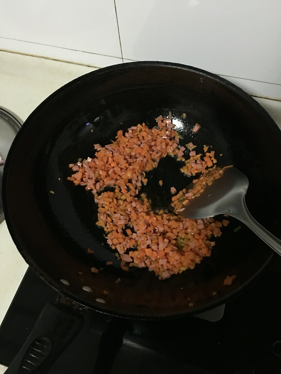 火腿腸蛋炒飯的做法 步骤2