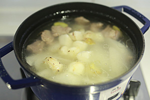 大雪潤燥滋補︰蘿卜馬蹄羊肉湯的做法 步骤6