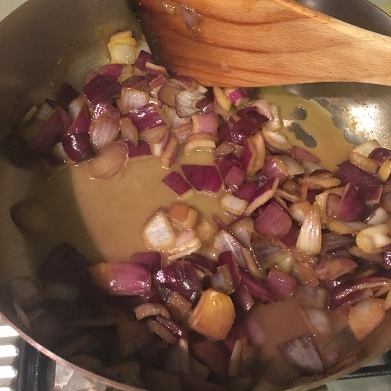 法式洋蔥湯之暗黑料理版（紫洋蔥版）的做法 步骤5