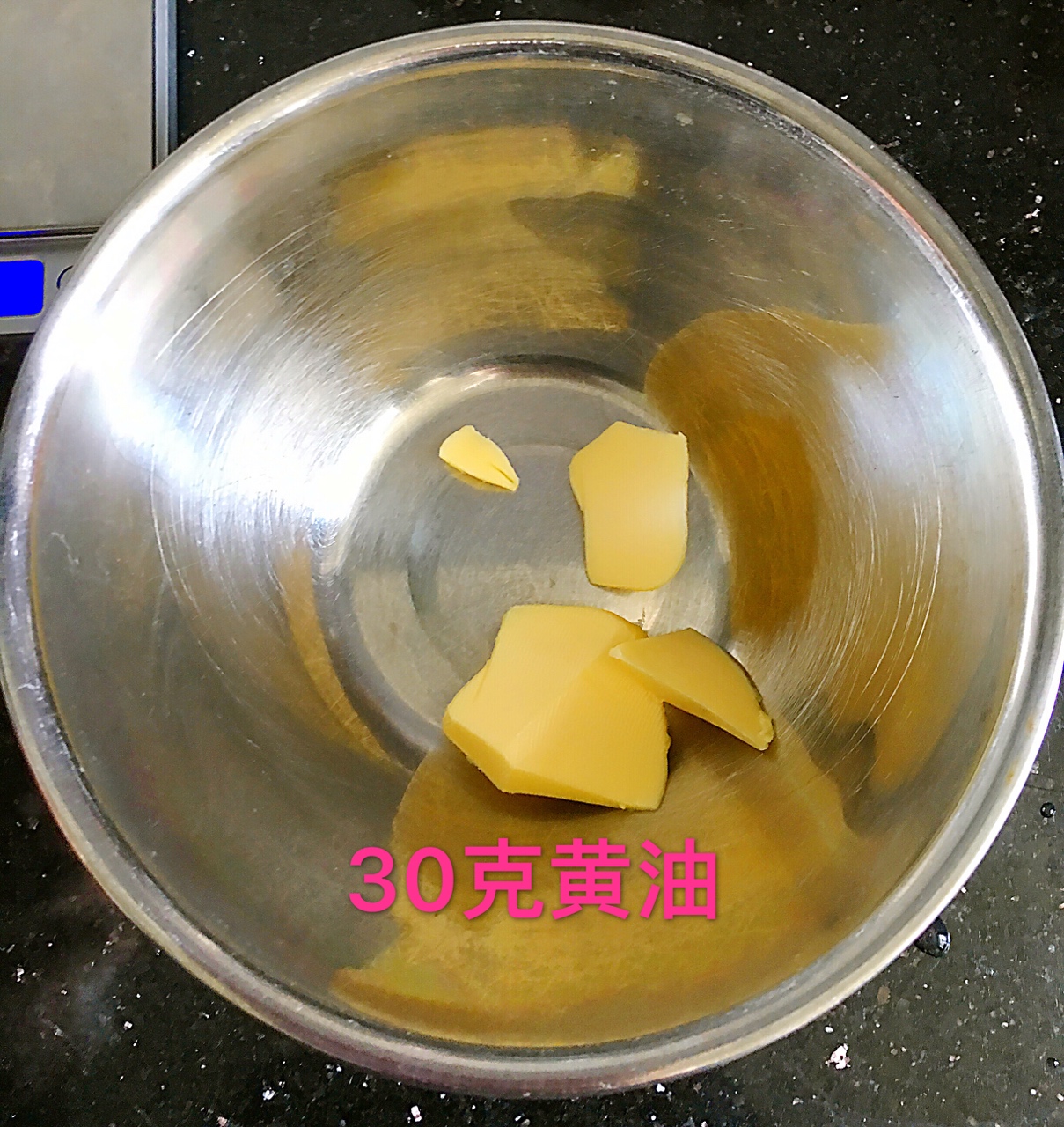 超簡單的蜂蜜松餅的做法 步骤1