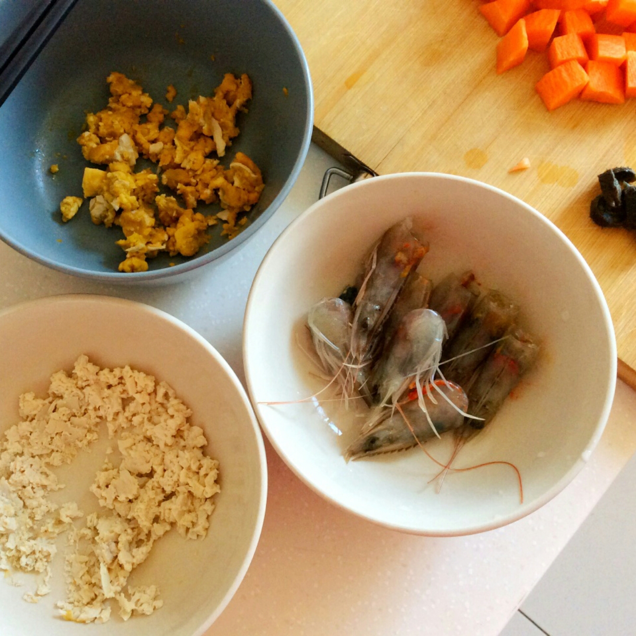 蛋黃蝦仁炒飯的做法 步骤1