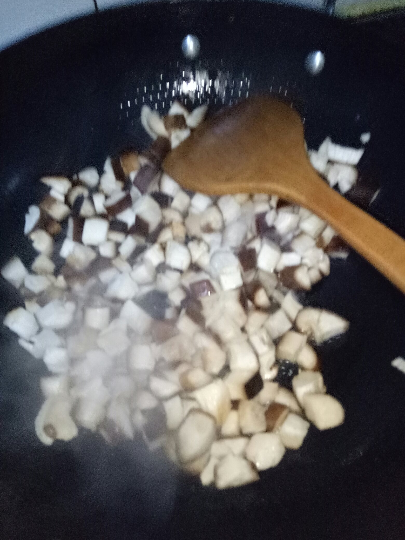 香菇香腸悶飯的做法 步骤2