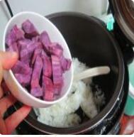 兵鴿美容紫薯紅棗粥的做法 步骤4