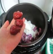 兵鴿美容紫薯紅棗粥的做法 步骤5