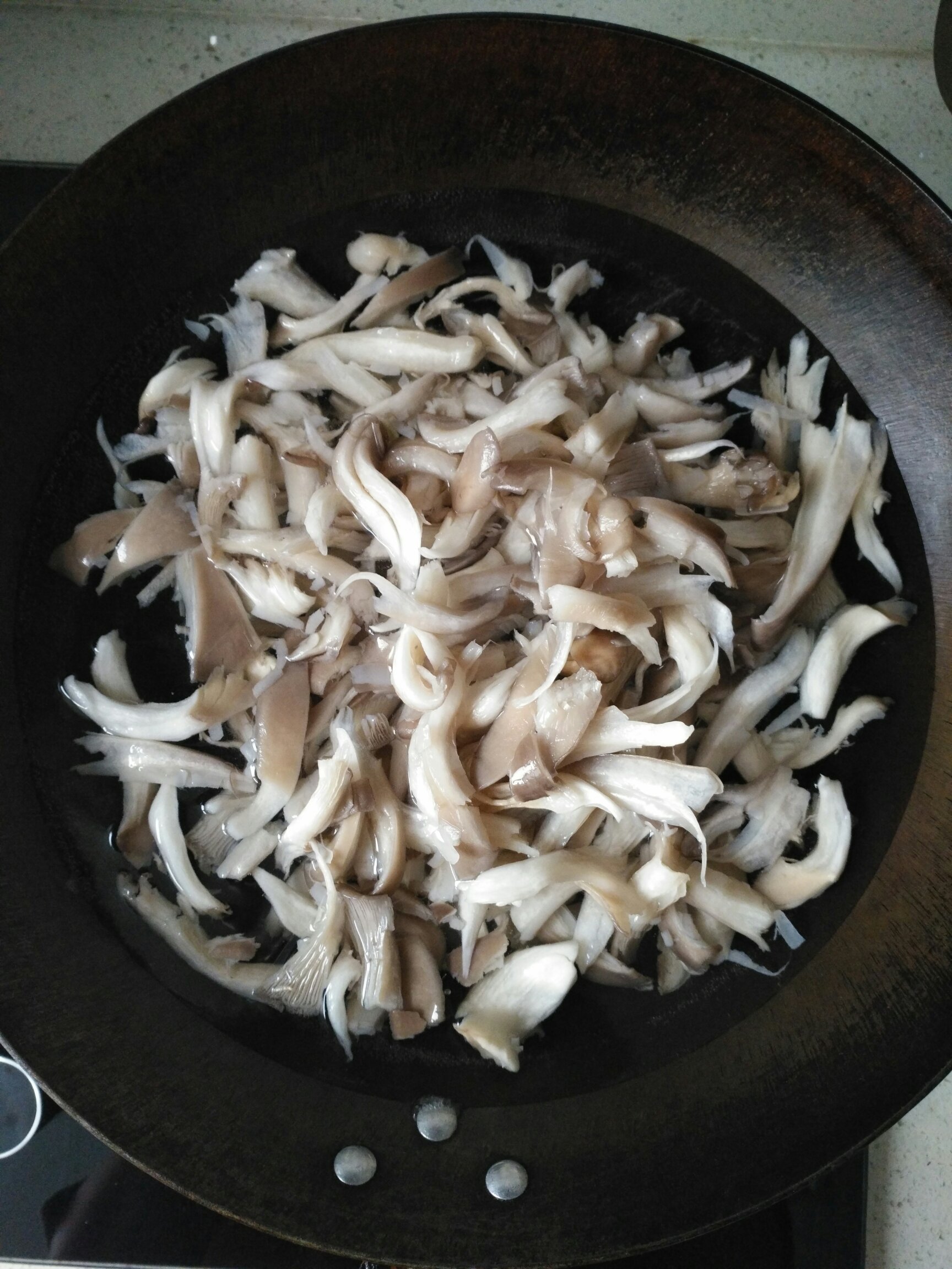 蘑菇炒肉的做法 步骤5