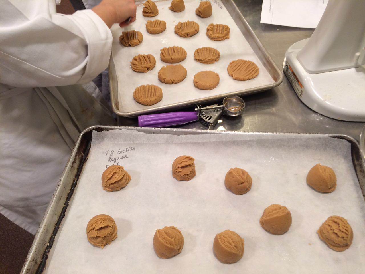 美國人民最愛的曲奇——懶人也能做的Peanut Butter Cookies!的做法 步骤4