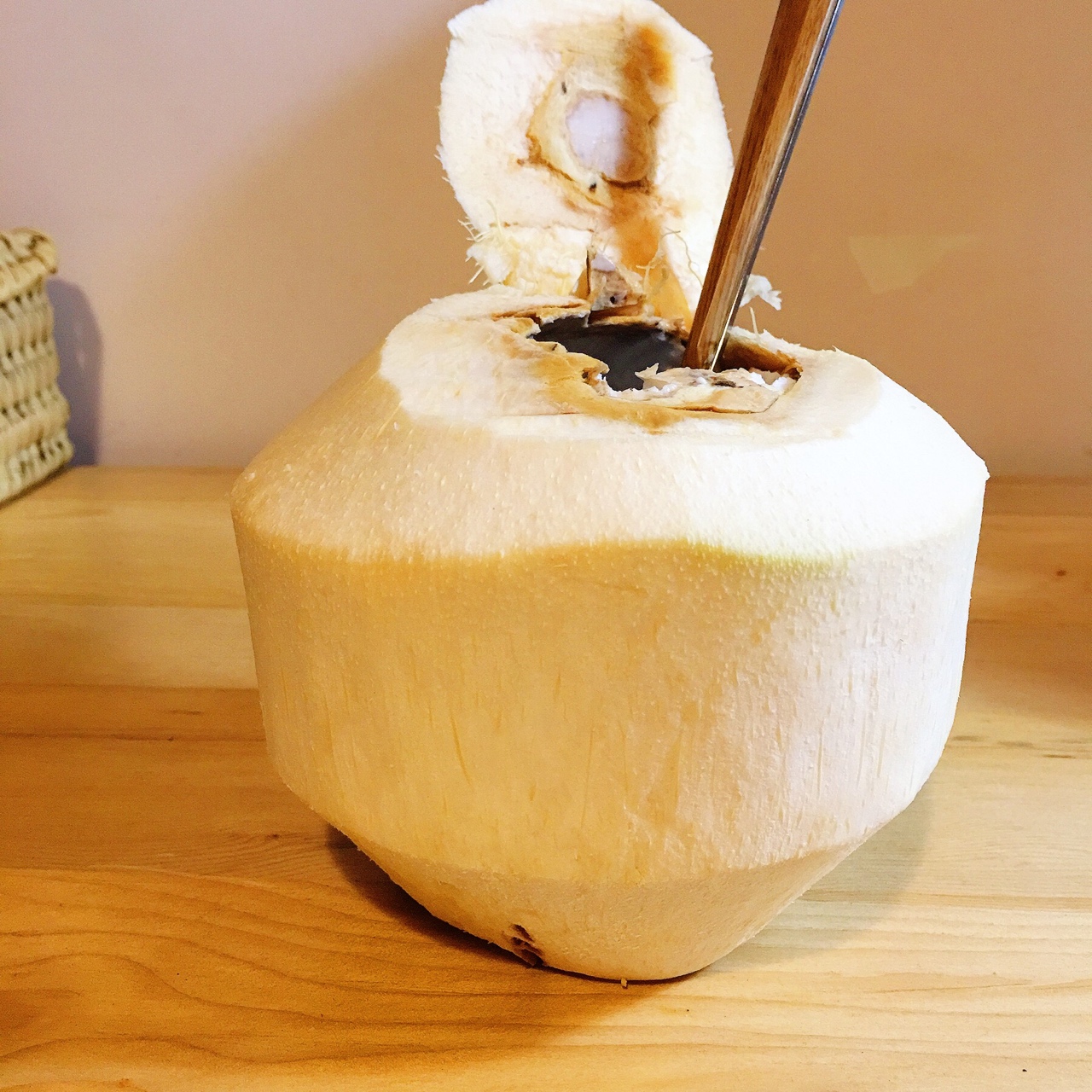 鮮榨椰子汁的做法 步骤1