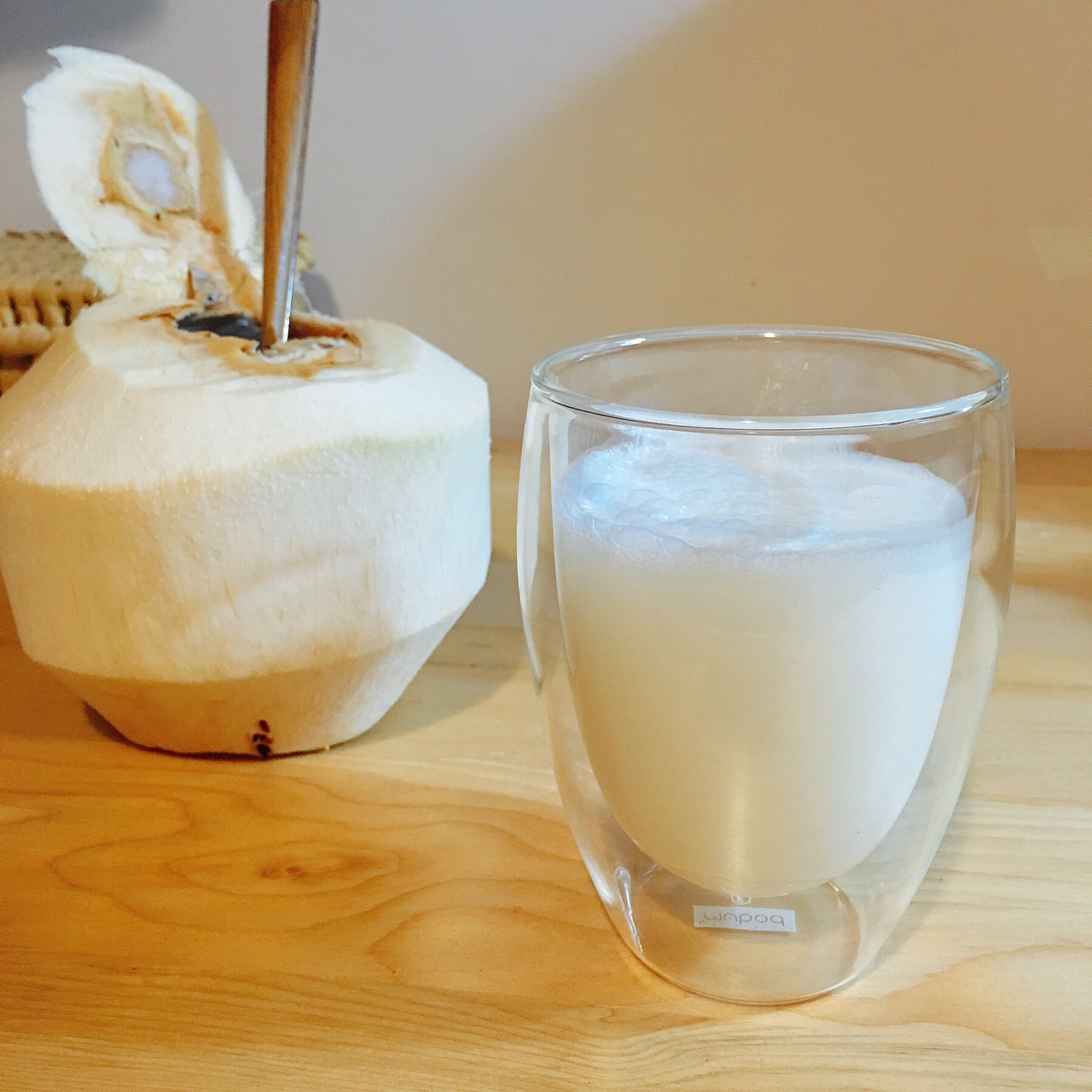 鮮榨椰子汁的做法 步骤2