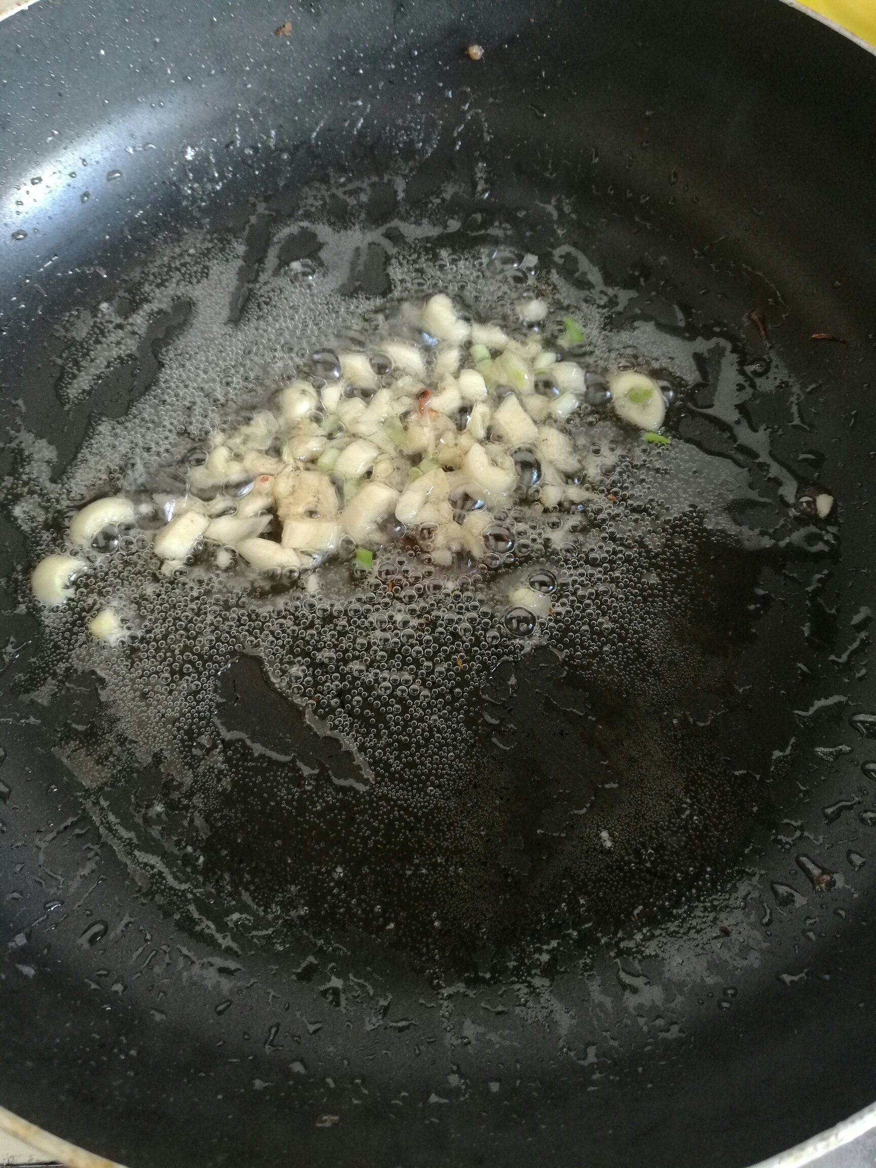 青椒炒鮮白參菌的做法 步骤4