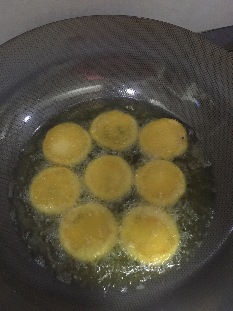 椰蓉豆沙南瓜餅的做法 步骤7
