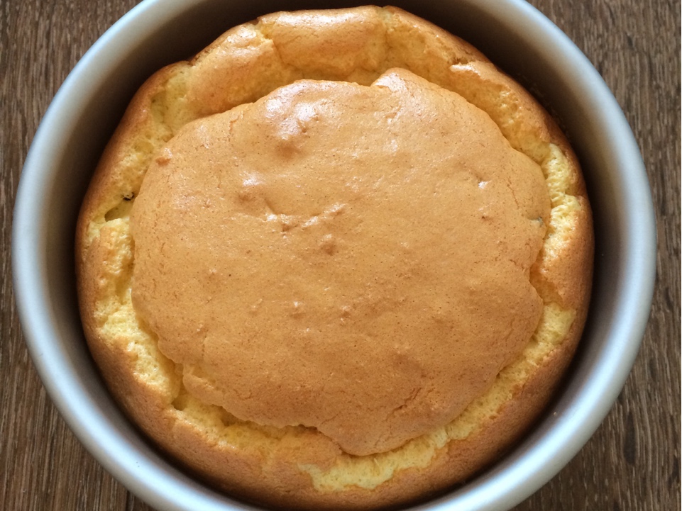 橙汁戚風蛋糕（6寸）的做法 步骤2