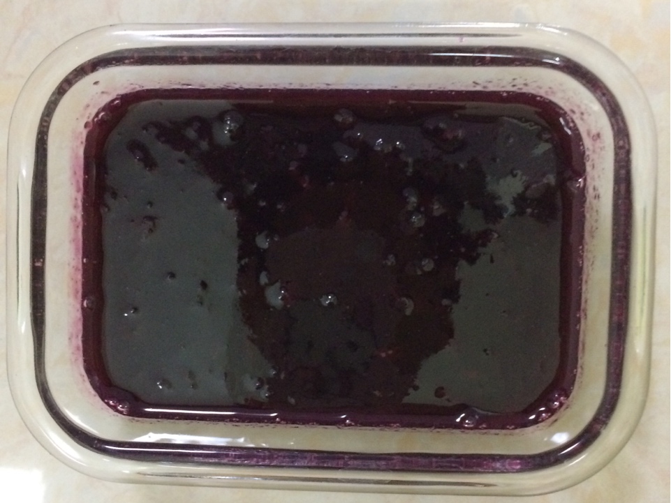 黑加侖果醬的做法 步骤1