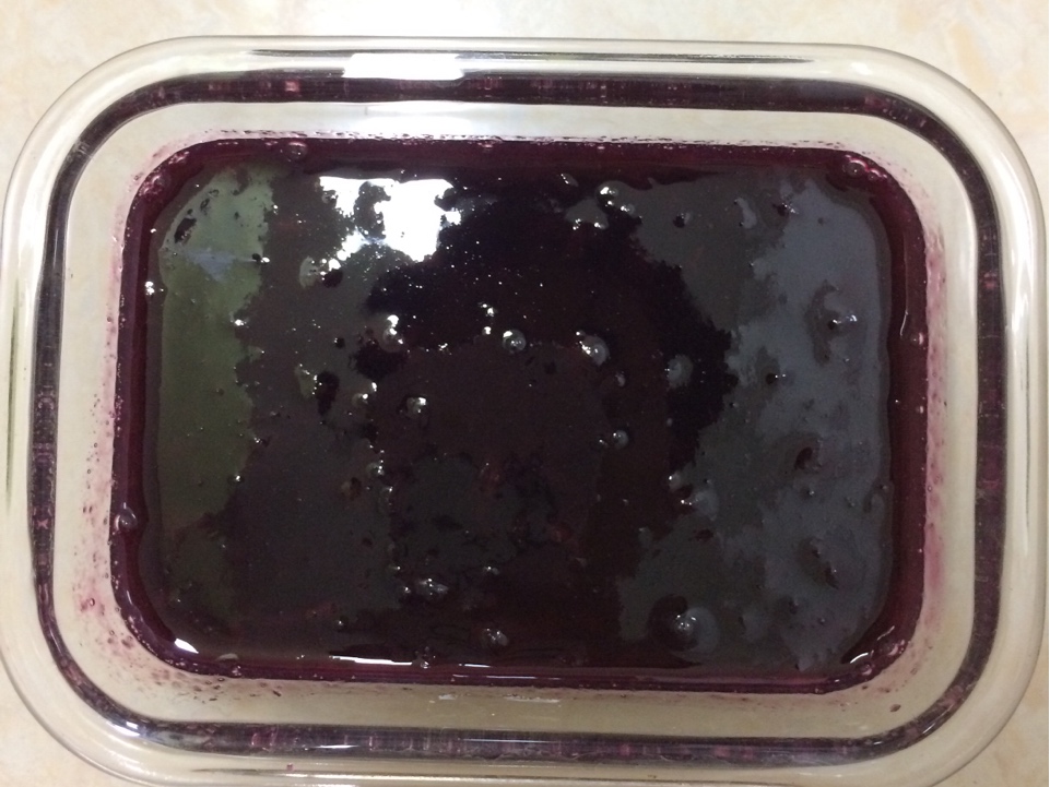 黑加侖果醬的做法 步骤2
