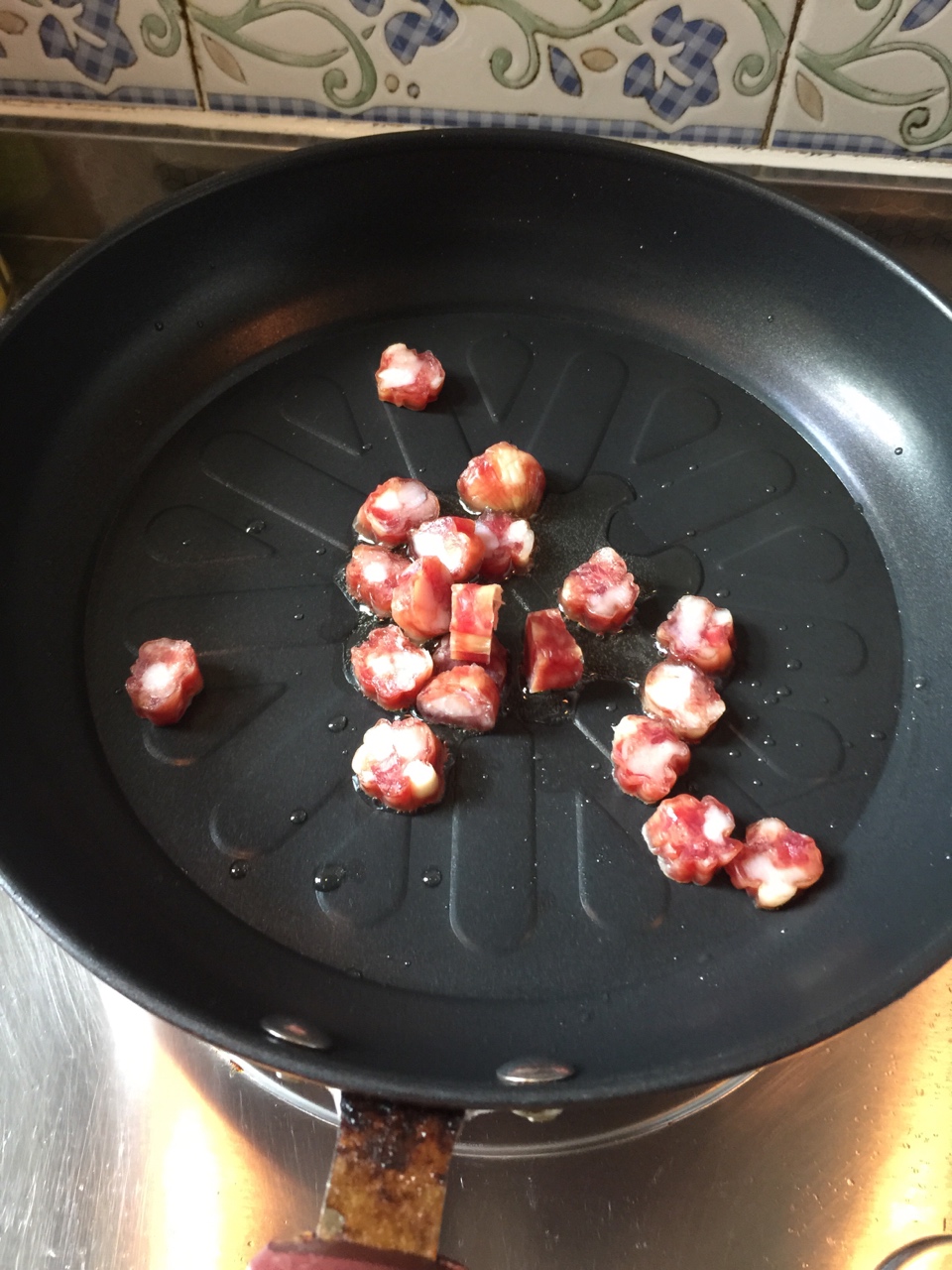 香菇臘腸蛋炒飯的做法 步骤3